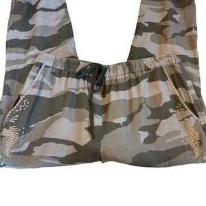 Johnny Was JW Los Angeles Camouflage Embroidered Linen Joggers Size Medium Used